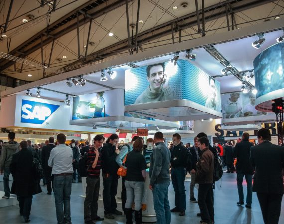 Enseignes suspendues